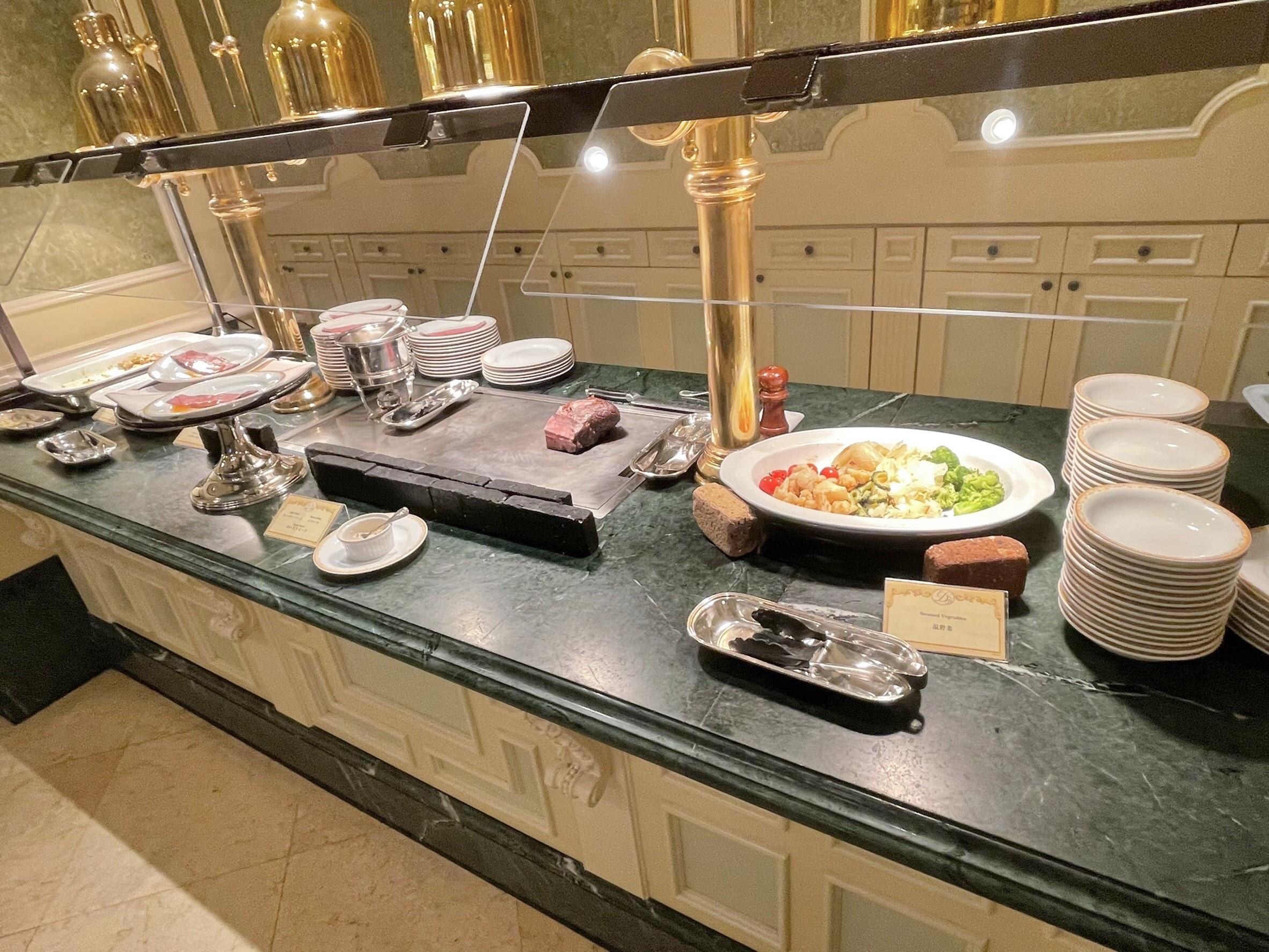 【ディナーレポ】シャーウッドガーデン・レストランでのビュッフェを堪能｜東京ディズニーランドホテルビュッフェゾーン